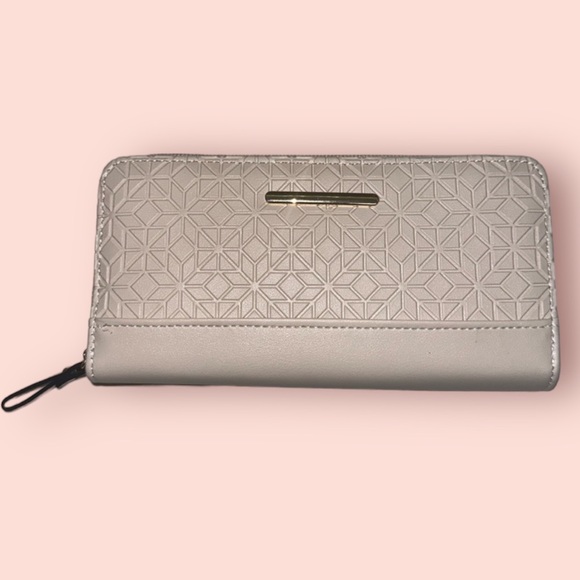 NWOT Neutral Embossed Origami Print Wallet - Picture 2 of 6